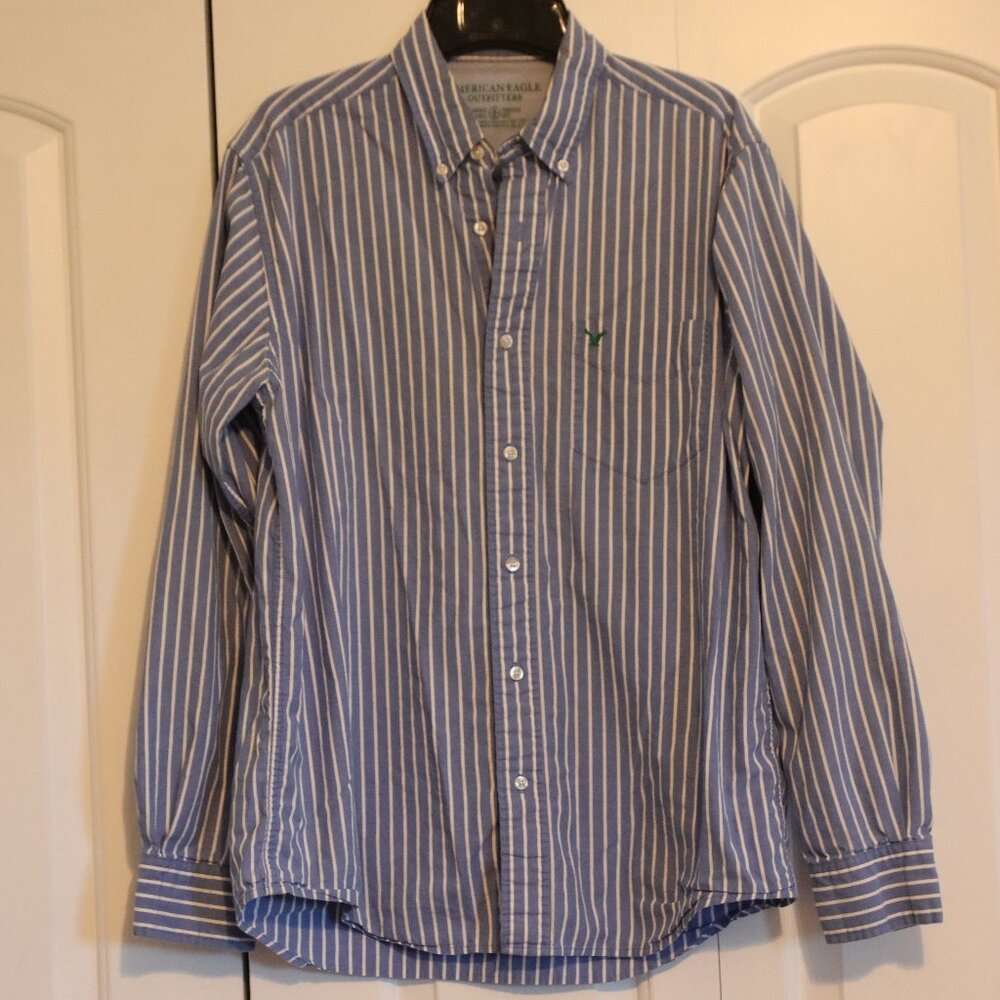 American Eagle Outfitters Blue and White Striped Button Down Men's Size M